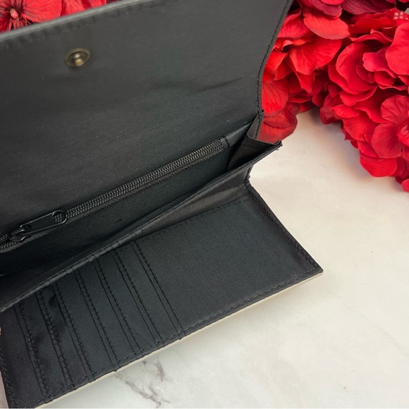 Supernatural Black Pentagram Bifold Wallet - Picture 6 of 13